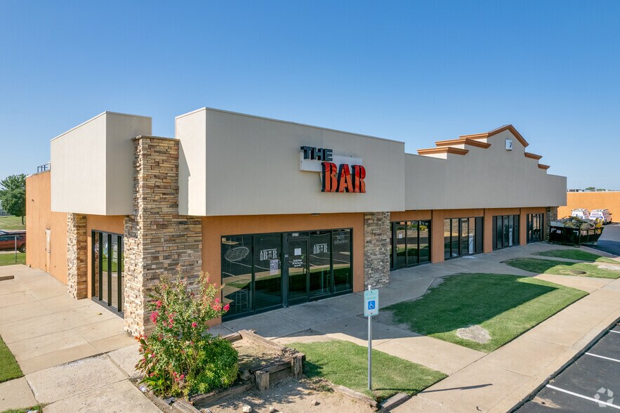 More Photos Of 8202-8278 E 71st St, Tulsa Unknown For Lease