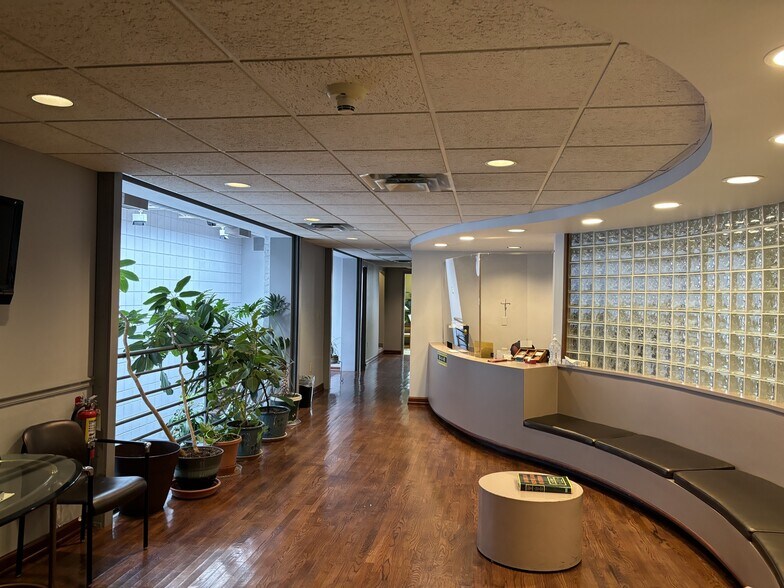 More Photos Of 114 E Eighth St, Cincinnati Loft Creative Space For Lease