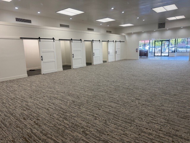 More Photos Of 917-935 W Texas St, Fairfield Storefront For Lease