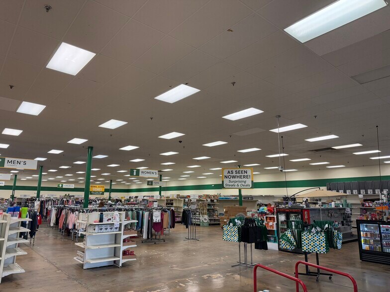 More Photos Of 6200 Stage Rd, Bartlett Unknown For Lease