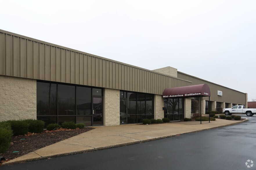 More Photos Of 4300-4372 N Service Rd, Saint Peters Showroom For Lease