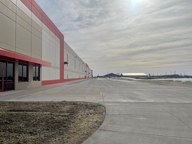 More Photos Of 510 Sterling Dr, Walcott Light Manufacturing For Lease