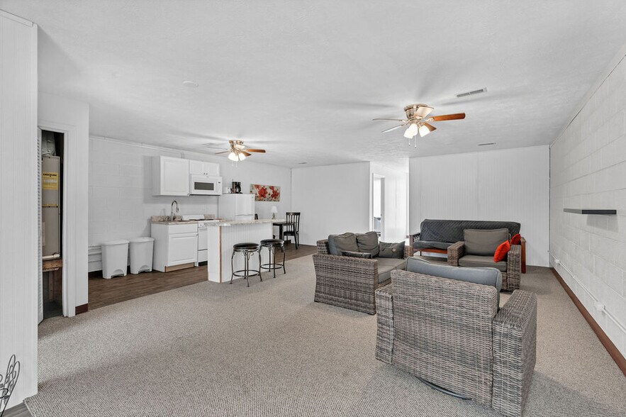 More Photos Of 973 W Main St, Abingdon Specialty For Sale