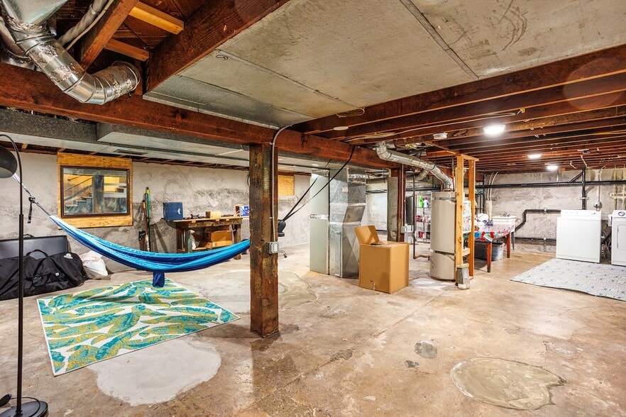 More Photos Of 510 NE Dekum St, Portland Office For Sale