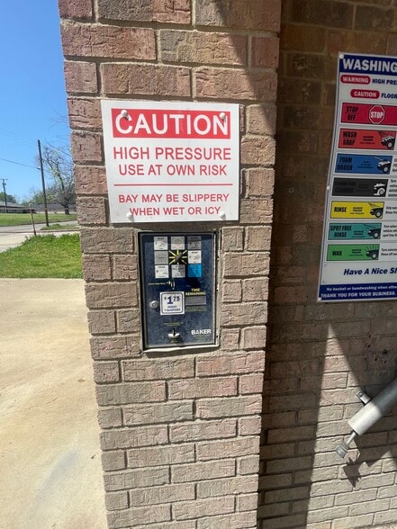 More Photos Of 931 E Dallas Ave, Cooper Self Storage For Sale