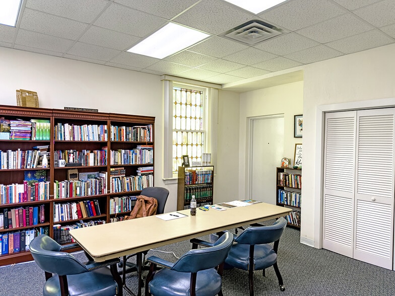 More Photos Of 603 11th St W, Bradenton Religious Facility For Sale