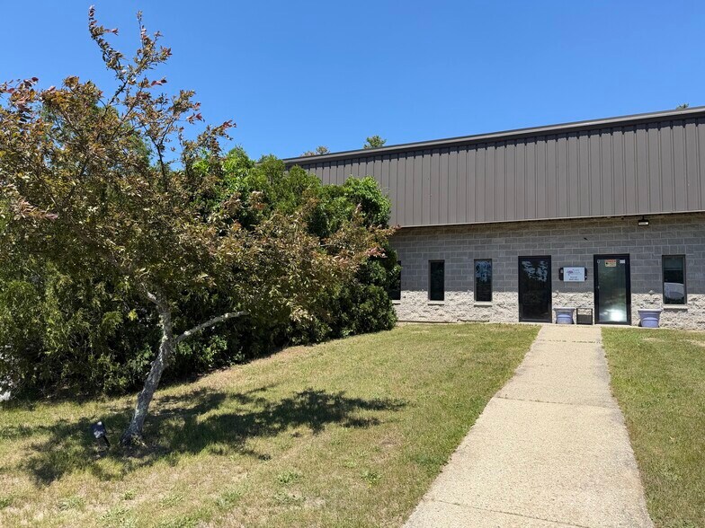 More Photos Of 20 Patterson Brook Rd, West Wareham Warehouse For Lease