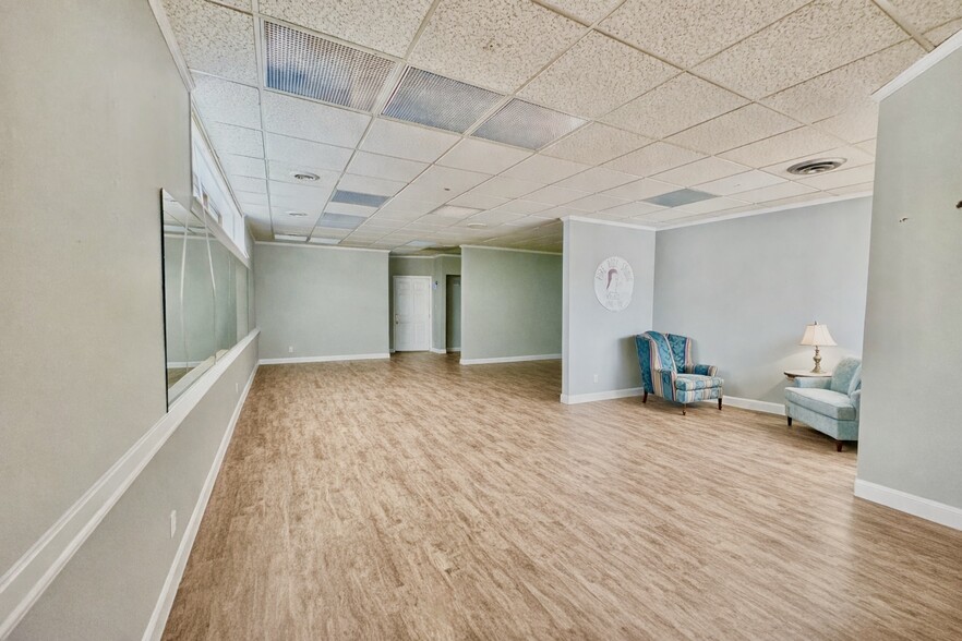 More Photos Of 1419 Leighton Ave, Anniston Office For Lease