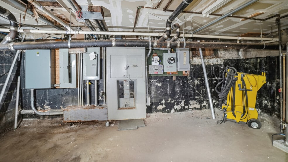 More Photos Of 117-133 Merrick Ave, Merrick Storefront For Lease