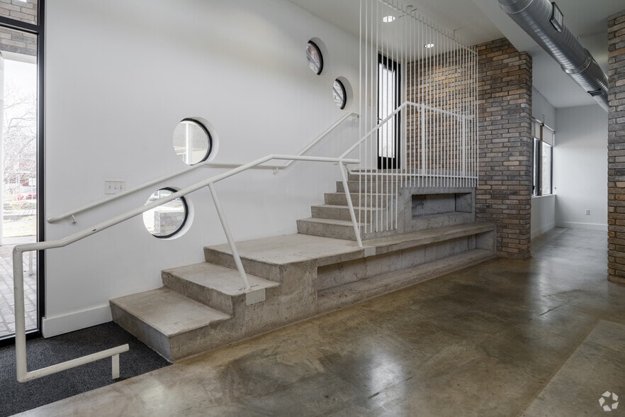 More Photos Of 2921 E 17th St, Austin Loft Creative Space For Sale