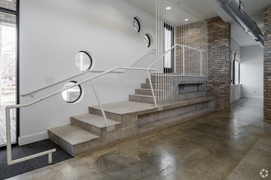 More Photos Of 2921 E 17th St, Austin Loft Creative Space For Sale