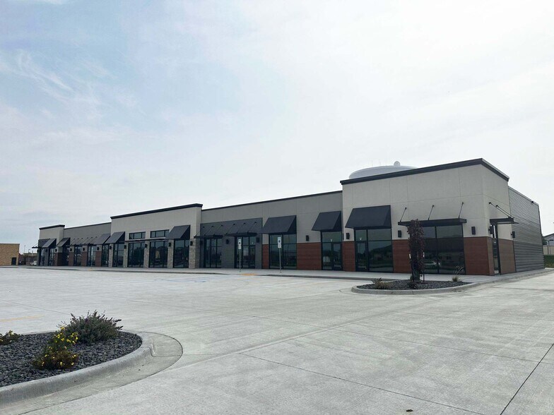 More Photos Of 4266 32nd Ave S, Fargo Storefront For Lease