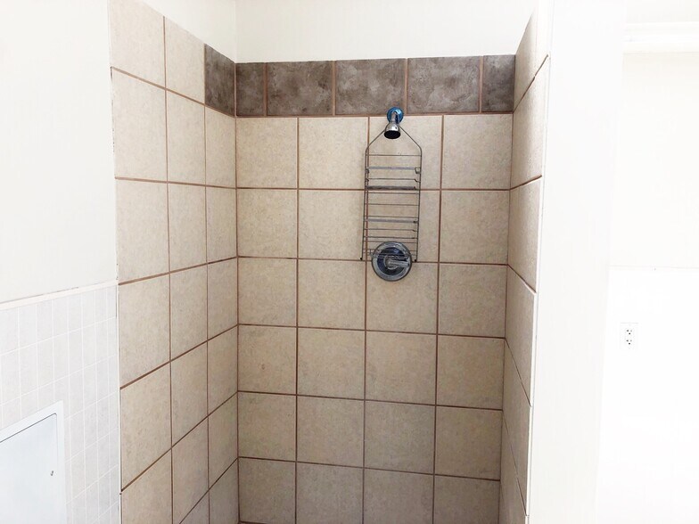 More Photos Of 5230 E 12th St, Oakland Warehouse For Sale