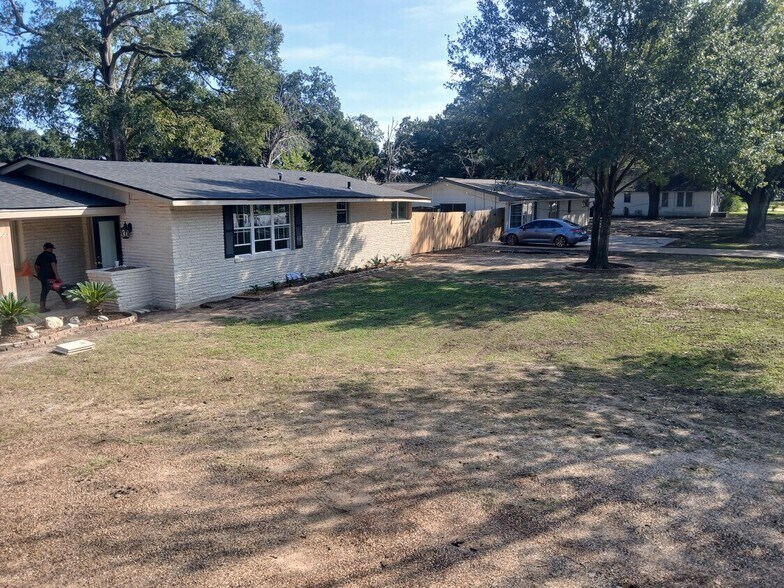 More Photos Of 1506 Avenue D, Katy Office For Lease