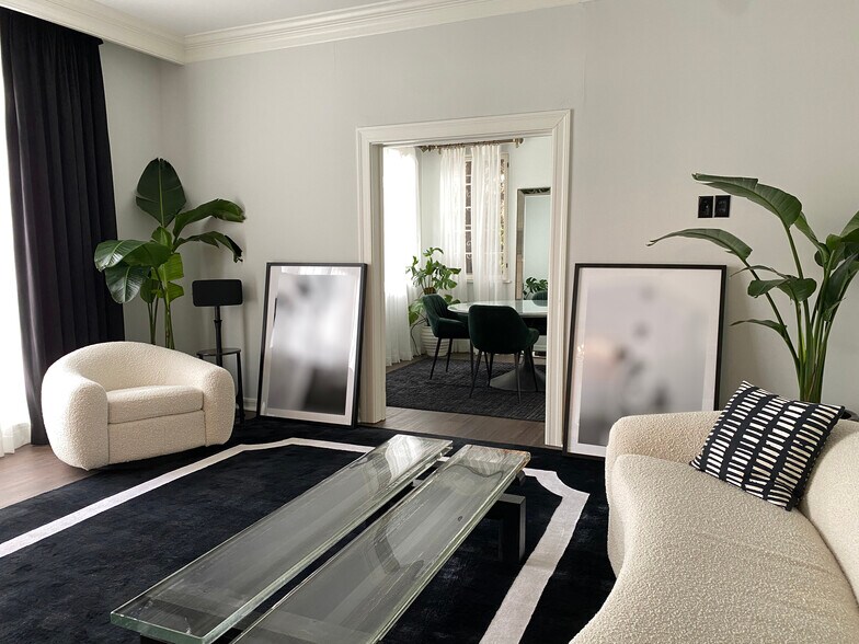 More Photos Of 4526 Wilshire Blvd, Los Angeles Office For Lease