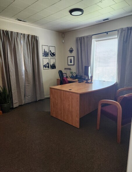 More Photos Of 1980 Redwood Ave, Grants Pass Coworking Space