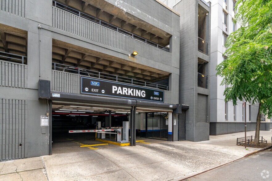 More Photos Of 1968 1st Ave, New York Apartments For Lease