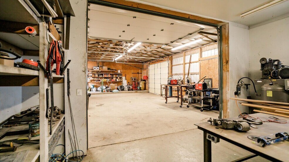 More Photos Of 352 MO-245, Dadeville Horse Stables For Sale