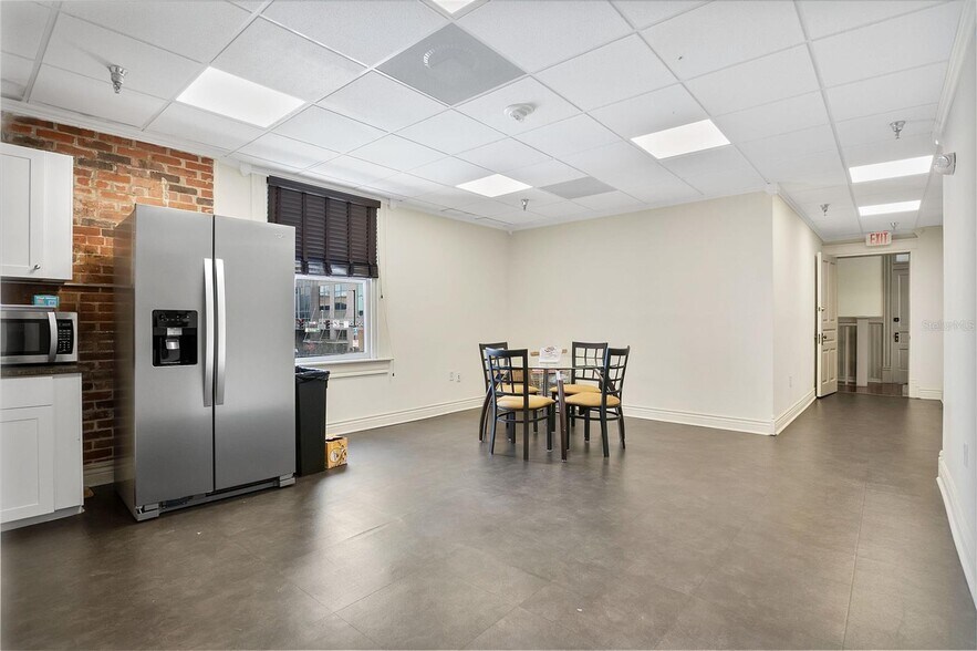 More Photos Of 13 W Pine St, Orlando Storefront Retail Office For Lease