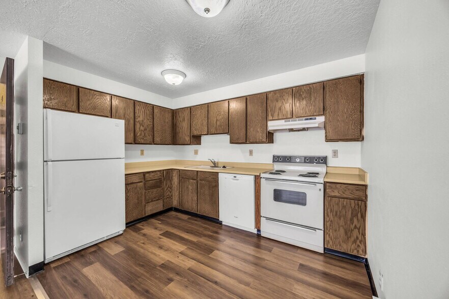 More Photos Of 108 Gardenia Way, Wendover Apartments For Sale