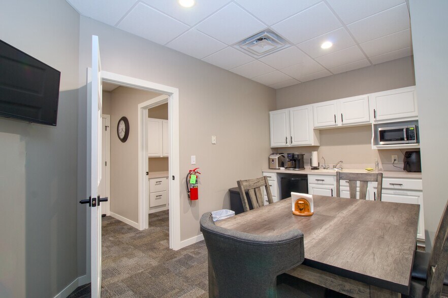 More Photos Of 5308 Parklane Pl, Kearney Office For Sale