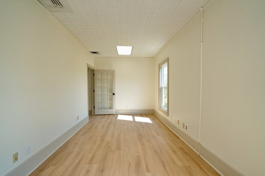 More Photos Of 3375 Capital Cir NE, Tallahassee Office For Sale