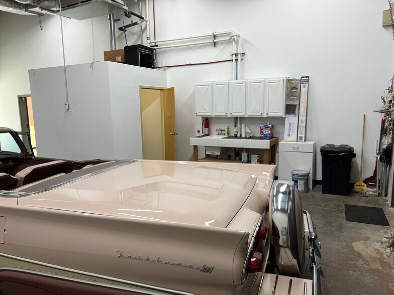 More Photos Of 2895 Jupiter Park Dr, Jupiter Light Manufacturing For Lease