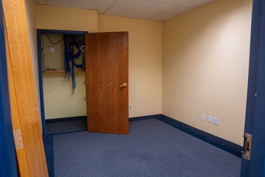 More Photos Of 441 New Karner Rd, Albany Office For Lease