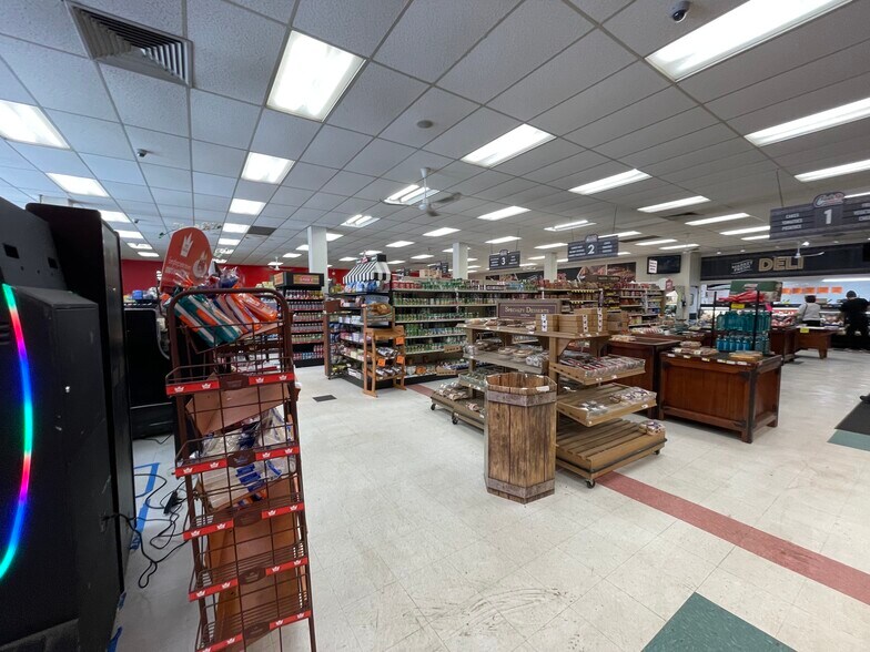More Photos Of 1017 4th Ave, Coraopolis Supermarket For Lease