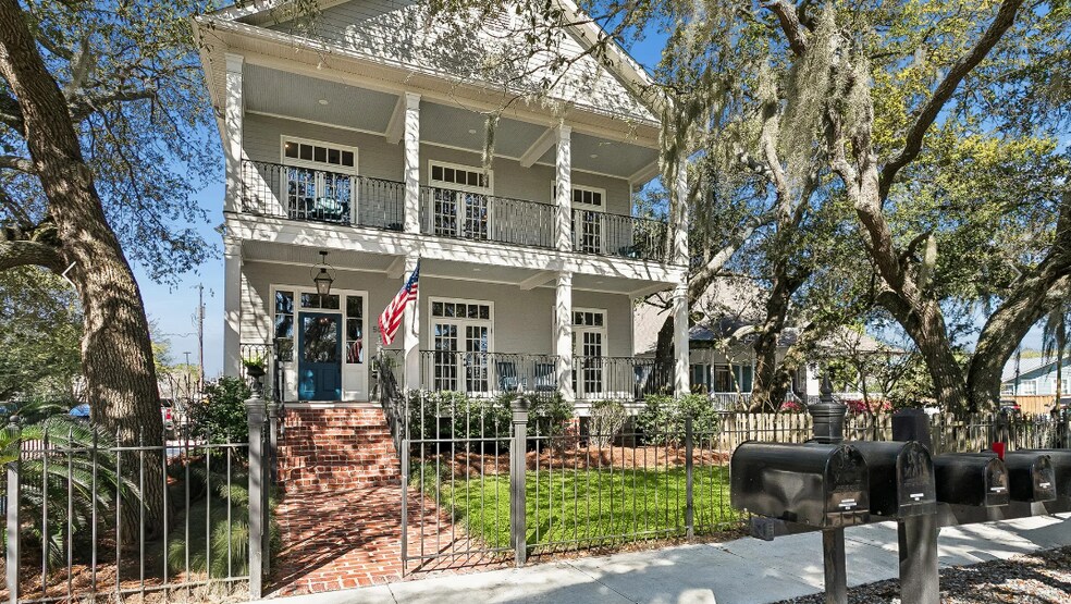 Primary Photo Of 506 Water St, Madisonville Office For Sale