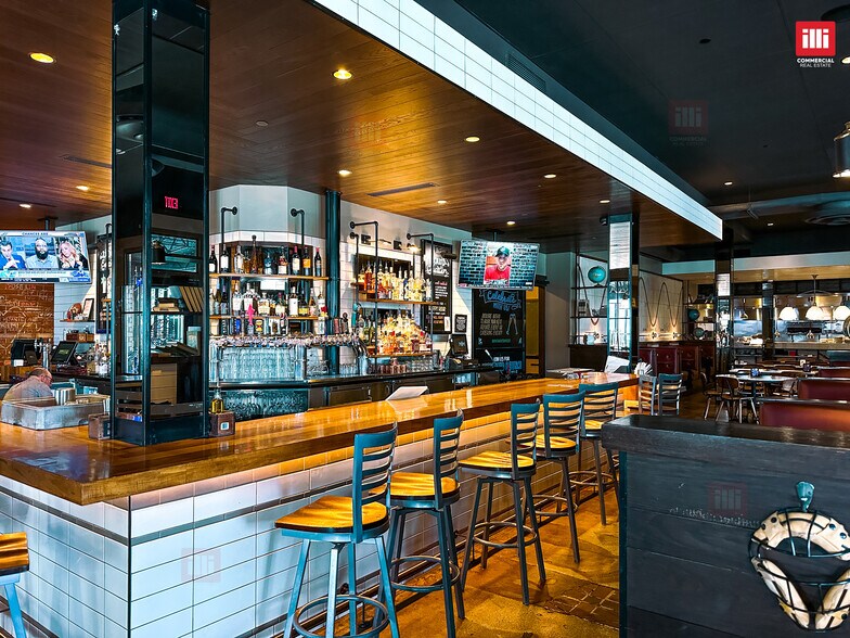 More Photos Of 15300 Ventura Blvd, Sherman Oaks Office For Lease