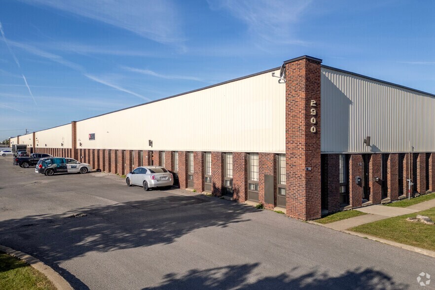 More Photos Of 2900-2990 Rue Halpern, Montréal Light Distribution For Lease