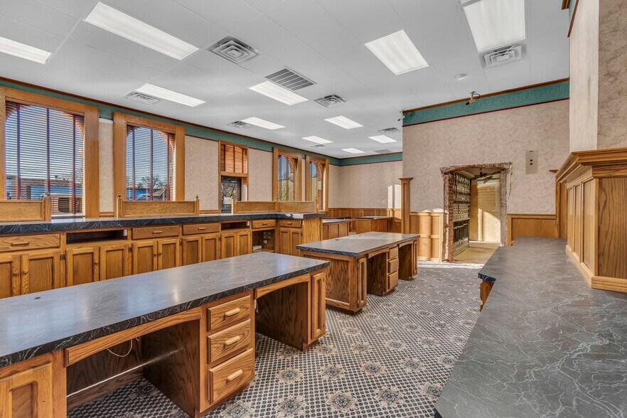 More Photos Of 112 S Pine St, Norborne Bank For Sale