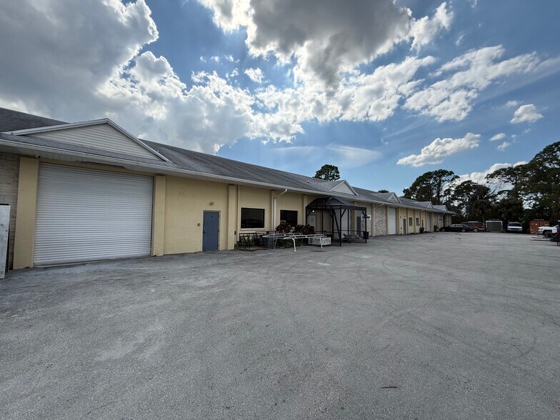 More Photos Of 7622 Emerald Dr, West Melbourne Warehouse For Sale