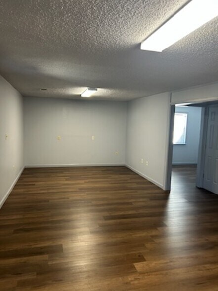 More Photos Of 6709 Wayne Dr, North Little Rock Service For Lease