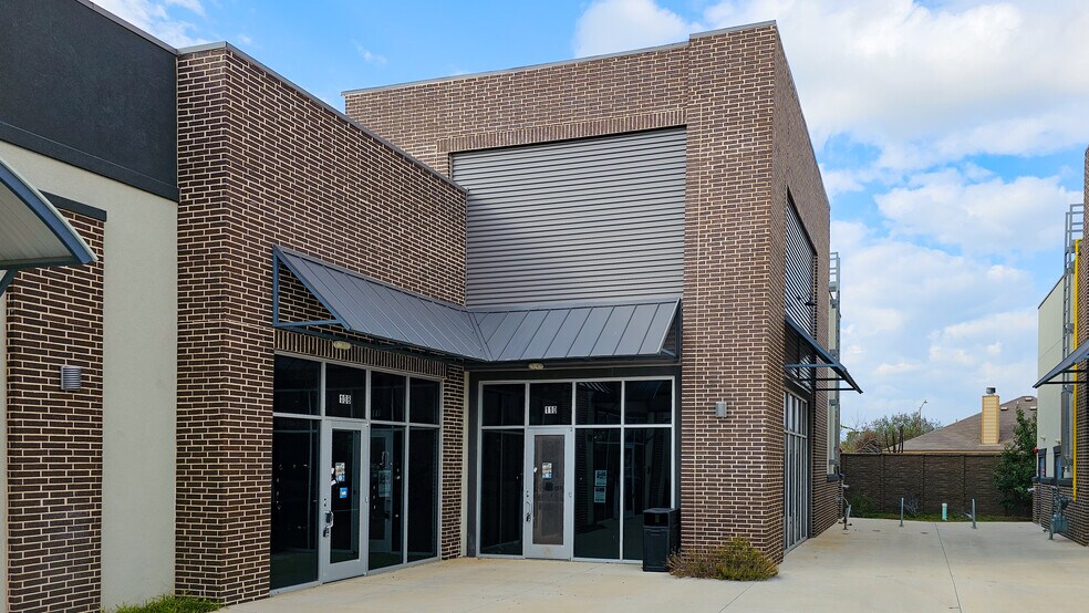 More Photos Of 821 W New Hope Dr, Cedar Park Storefront Retail Office For Lease