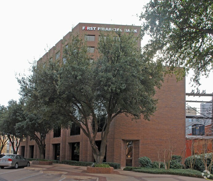 More Photos Of 400 Pine St, Abilene Office For Lease