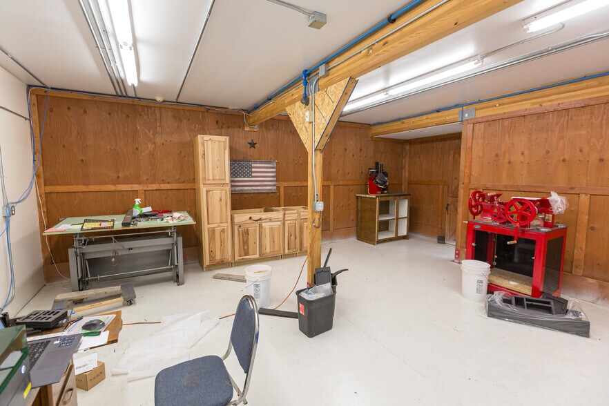 More Photos Of 497 Stevensville Airport Rd, Stevensville Warehouse For Sale