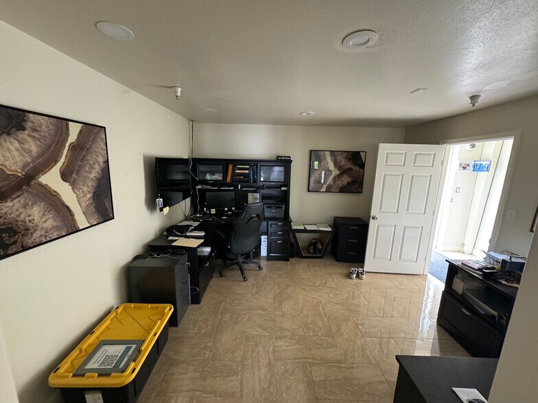 More Photos Of 1127 Chestnut St, Marysville Warehouse For Sale