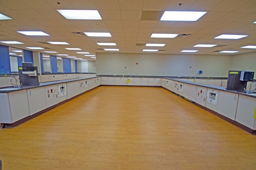 More Photos Of 1922 K M Wicker Memorial Dr, Sanford Medical For Lease