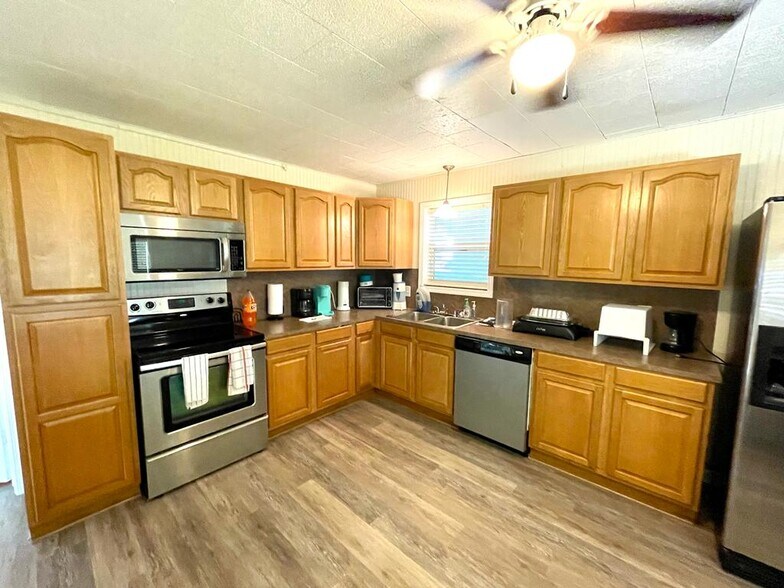 More Photos Of 4006 N Navarro St, Victoria Auto Dealership For Sale