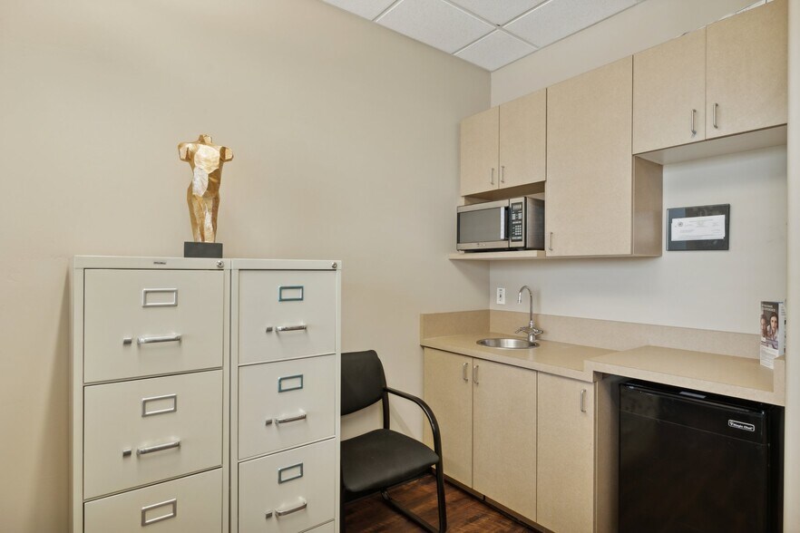 More Photos Of 11111 N Scottsdale Rd, Scottsdale Office For Sale