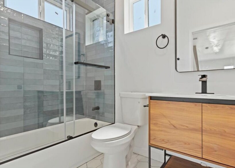 More Photos Of 5526 Blackwelder St, Los Angeles Apartments For Sale