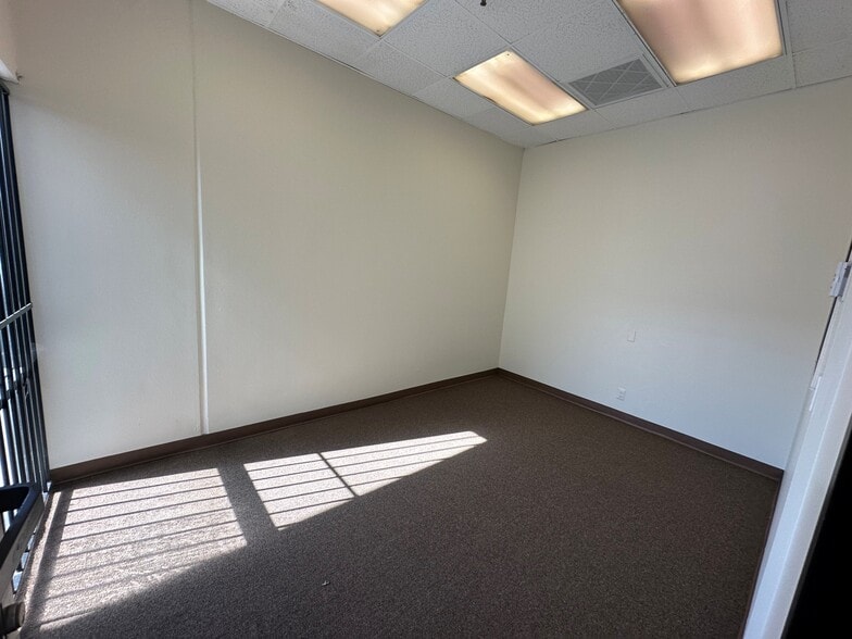 More Photos Of 425 W Century Ave, San Bernardino Warehouse For Lease