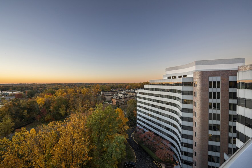 More Photos Of 9302 Lee Hwy, Fairfax Office For Lease