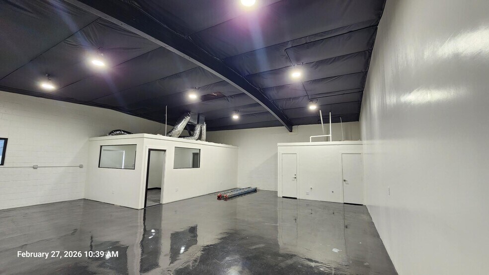 More Photos Of 1119-1121 Brookhaven Dr, Clovis Warehouse For Lease