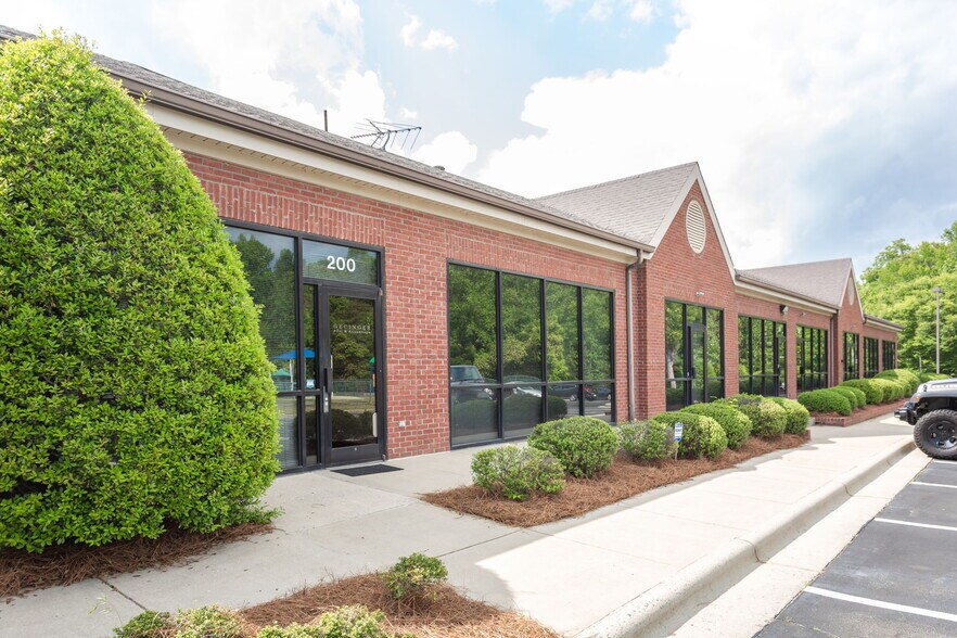More Photos Of 4045 Premier Dr, High Point Office For Lease