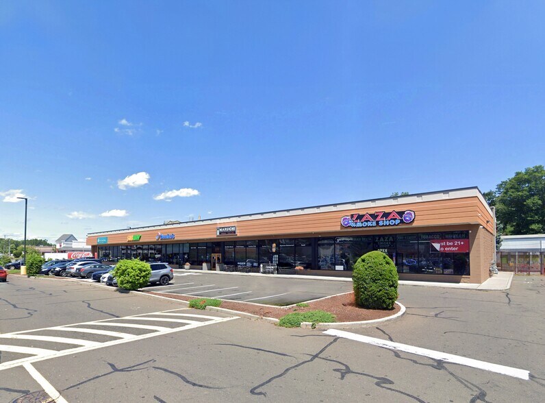 More Photos Of 2000 W Main St, Stamford Unknown For Lease