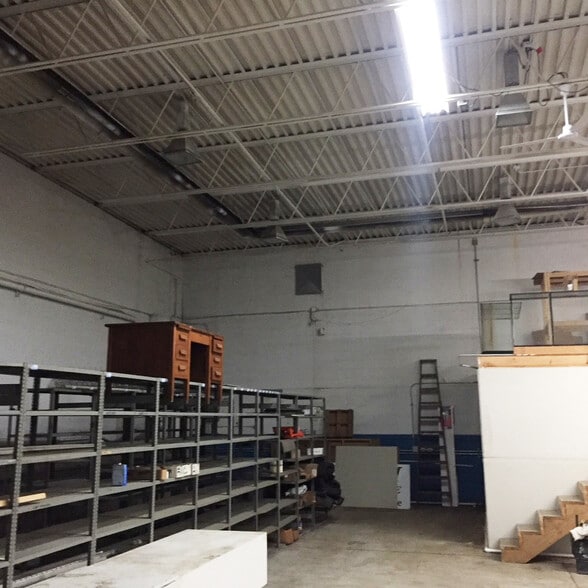 More Photos Of 964 E 10 Mile Rd, Hazel Park Warehouse For Lease