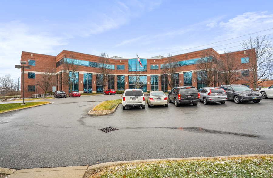 Primary Photo Of 85 McNaughten Rd, Columbus Medical For Lease